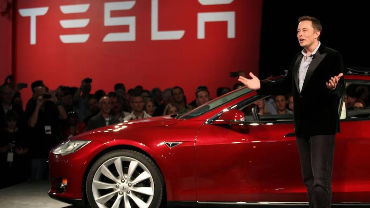 Imagen de Elon Musk durante una presentación de Tesla. 