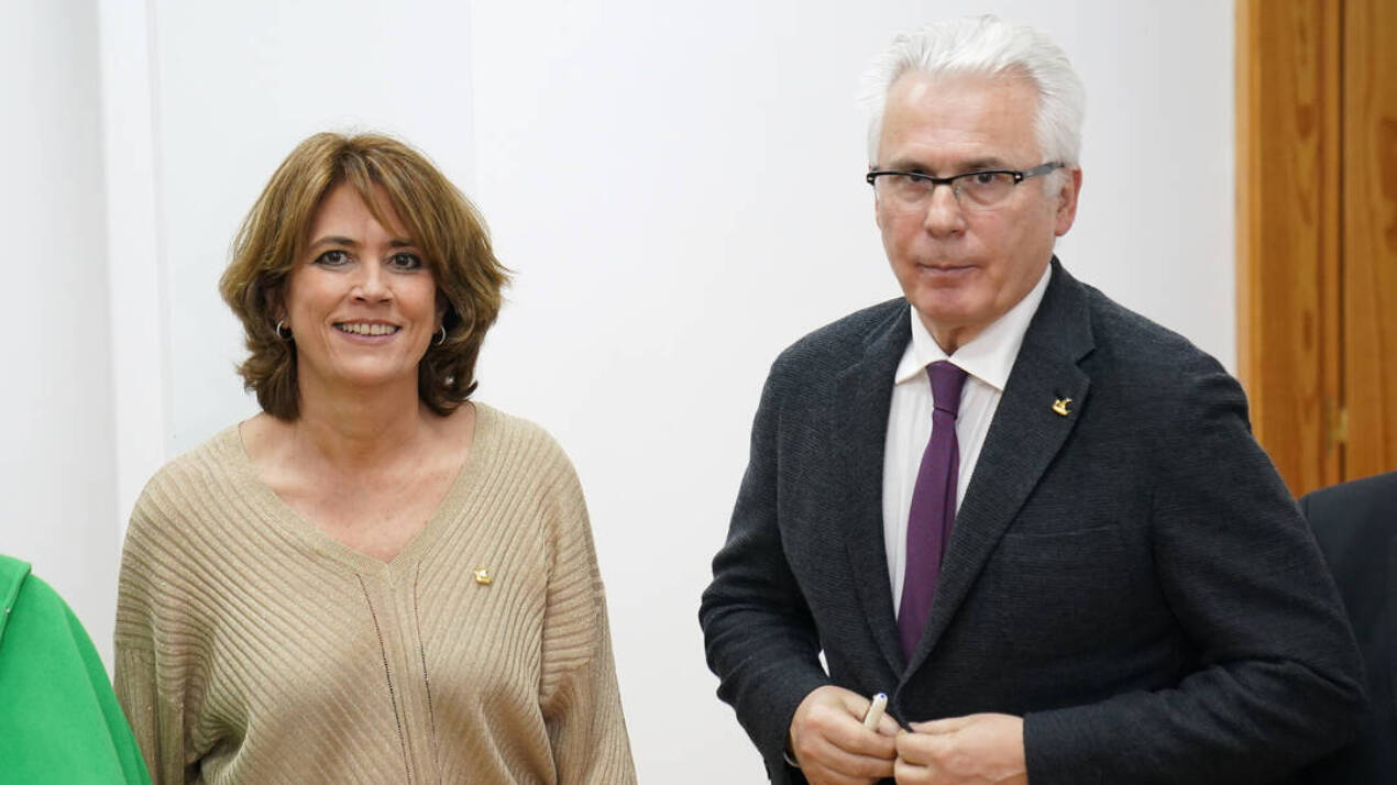 La exministra y es fiscal general, Dolores Delgado, junto a su pareja, el exjuez Baltasar Garzón