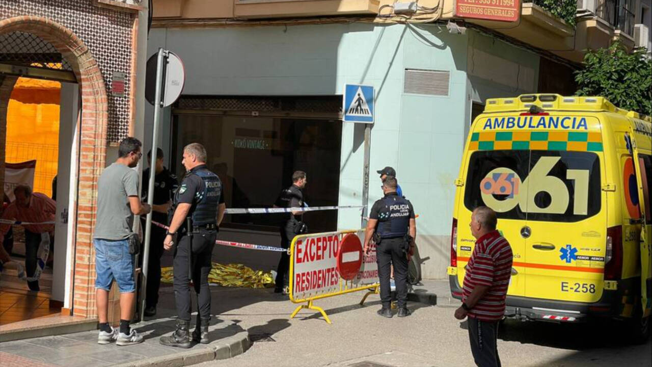 Suceso con un agente muerto y otro herido en Andújar (Jaén), en el que el agresor fue abatido a tiros.