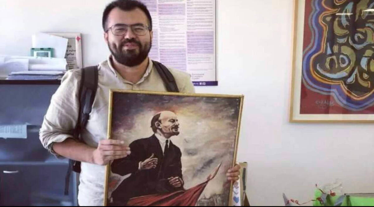 Nahuel González, nº 3 de Sumar por Valencia, y su cuadro de Lenin