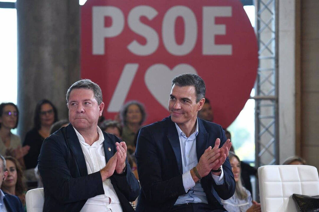 Emiliano García-Page y Pedro Sánchez juntos en un acto de campaña