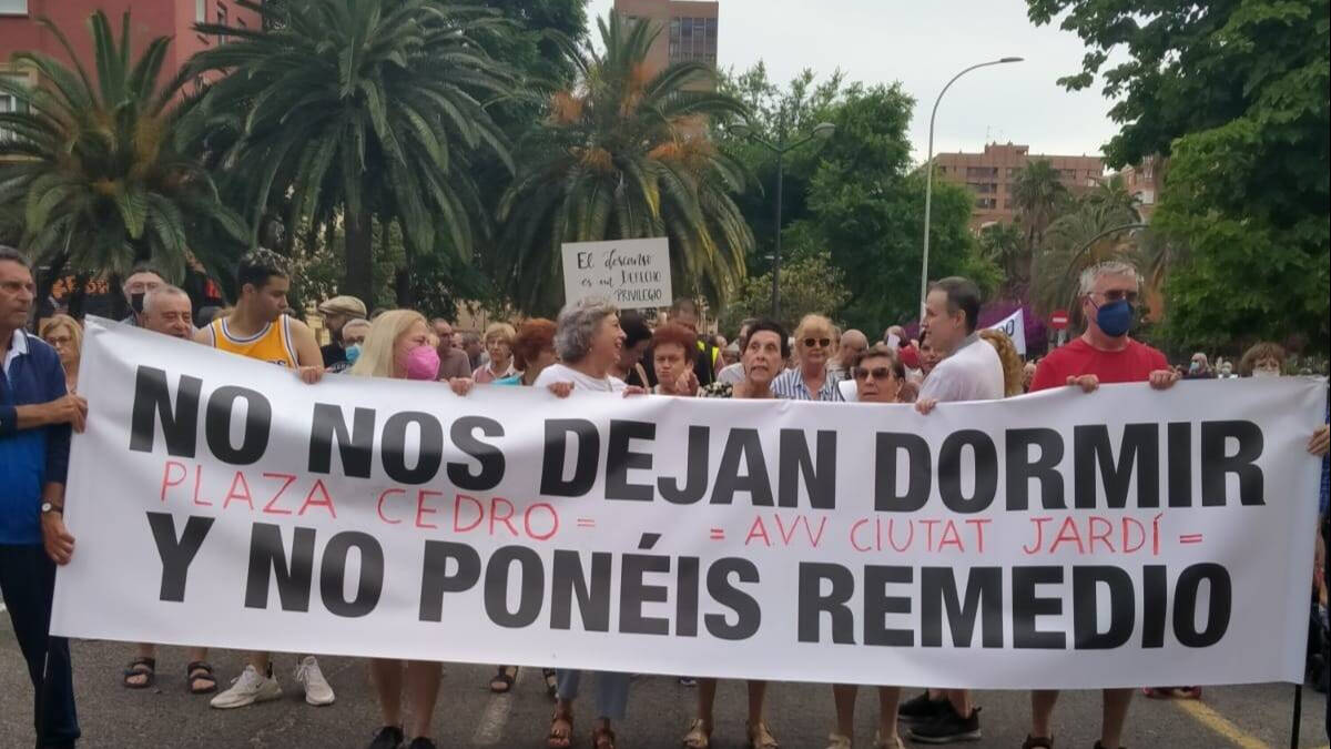 Vecinos de Ciudad Jardín y plaza Honduras de Valencia se manifiestan para reclamar con una protesta su "derecho fundamental" al descanso en 2022.