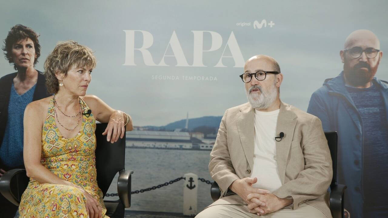 Mónica López, junto a Javier Cámara, en la presentación de la segunda temporada de la serie "Rapa". 