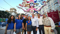 Feijóo en Alicante: Coca amb Tonyina, Desfile Folclórico y visita a las Belleas