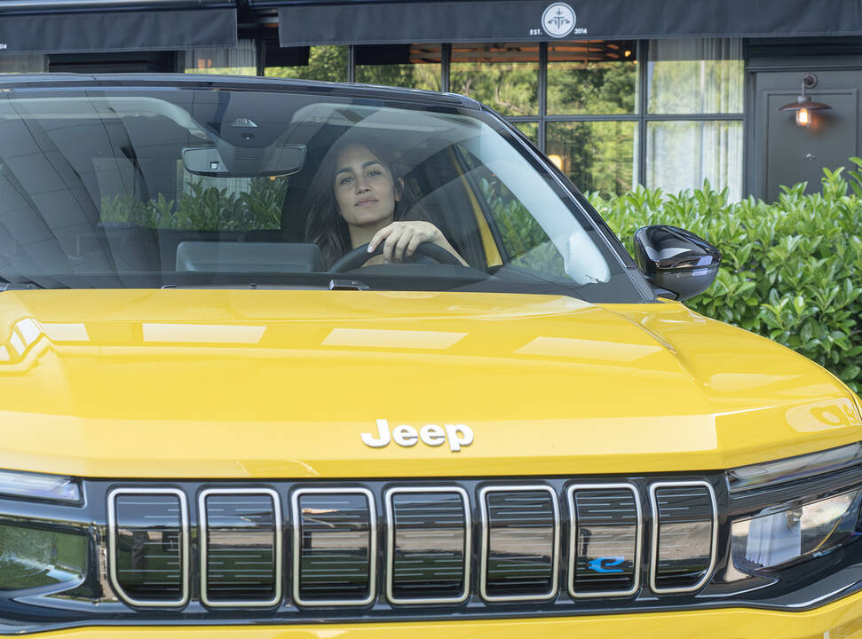 Megan Montaner se convierte en la embajadora del eléctrico Nuevo Jeep Avenger 