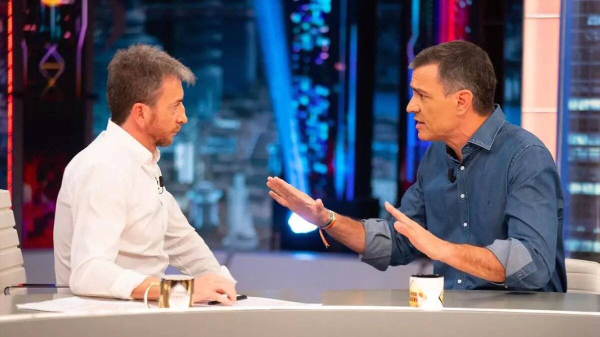 Pablo Motos y Pedro Sánchez durante la entrevista al presidente del Gobierno en 'El hormiguero'.