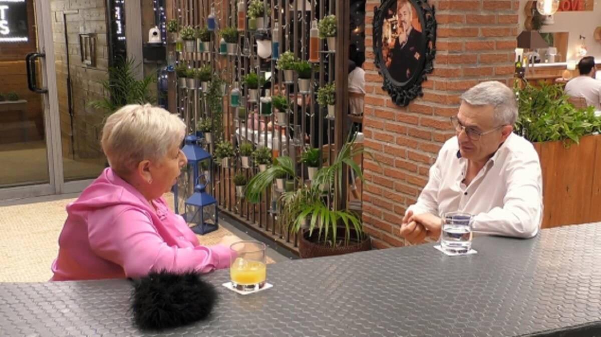 Pilar y Ángel, antes de sentarse a cenar en 'First Dates'.