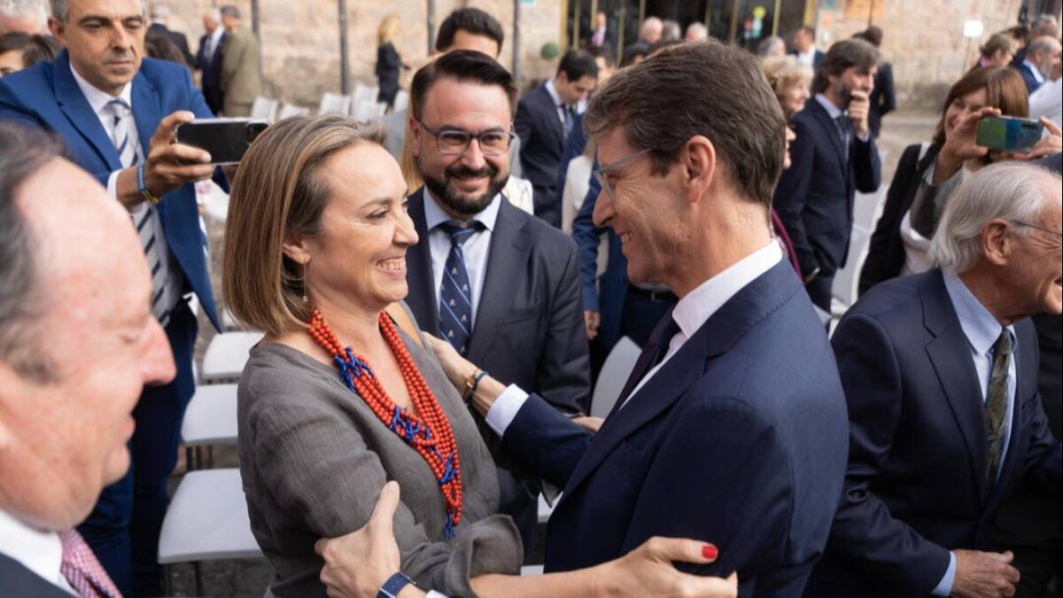 El nuevo presidente de La Rioja, Gonzálo Capellán, y la portavoz del Partido Popular en al Congreso, Cuca Gamarra.