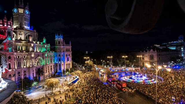 La foto que no quiere ver Almeida y el ridículo espantoso de Reyes Maroto