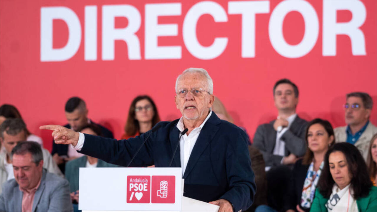 El presidente del PSOE-Andaluz, Manuel Pezzi, en un acto con el secretario general del PSOE de Andalucía, Juan Espadas.