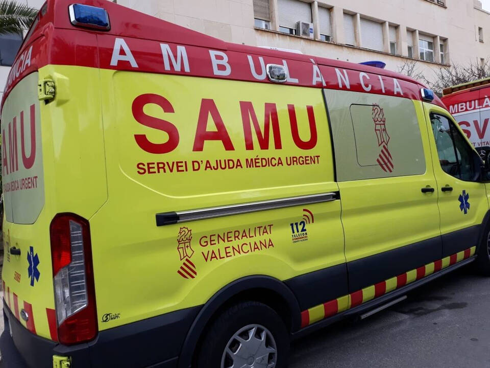 Imagen de archivo de una ambulancia del SAMU en Alicante. - EUROPA PRESS - Archivo