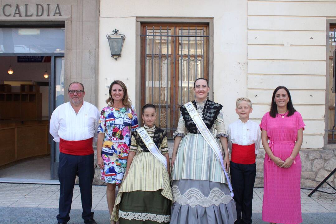 Begoña Carrasco junto a las Reinas y Presidentes de las fiestas de Sant Pere - AYUNTAMIENTO DE CASTELLÓN 