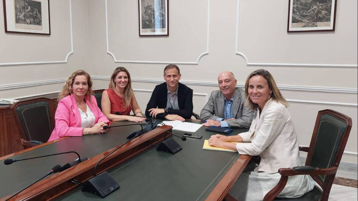 Los concejales Jesús Carbonell y Paula Llobet se reúnen con la Asociación Vecinal Pla de Remei-Gran Vía.