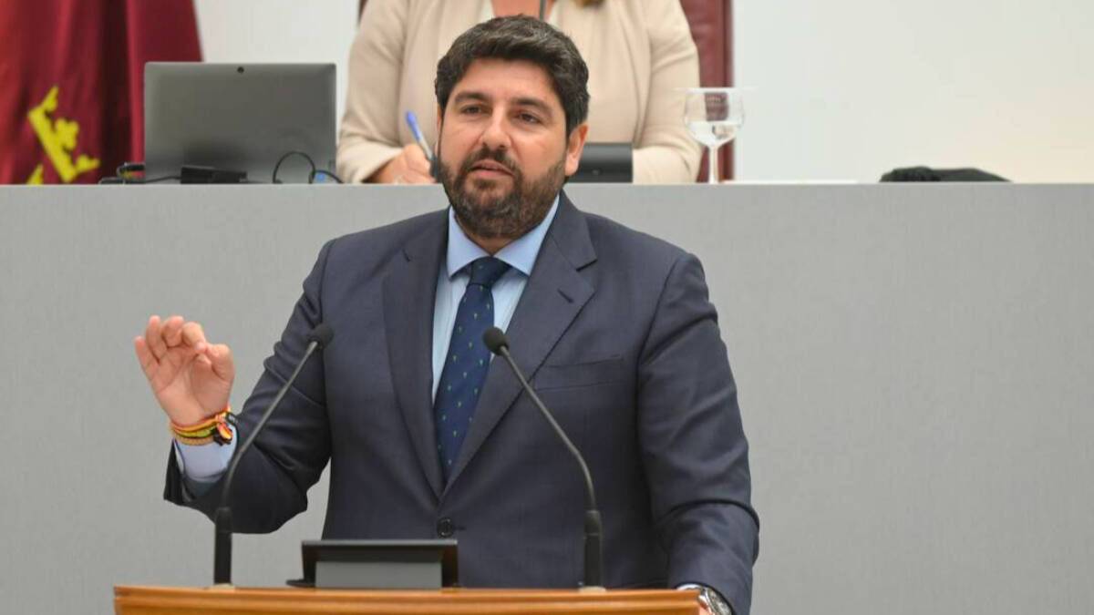 El candidato del PP, Fernando López Miras, en la sesión de investidura.