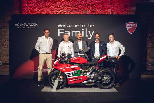 Botello sonríe con la llegada de Ducati a Volkswagen Group Distribución
