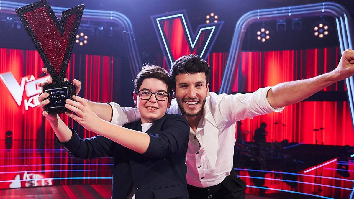 Rubén Franco y Sebastián Yatra, ganador y coach de "La Voz Kids 8"