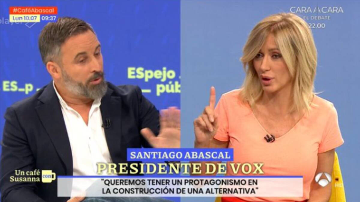 El líder de Vox, Santiago Abascal, durante su entrevista con Susanna Griso en Espejo Público (Foto: Atresmedia)