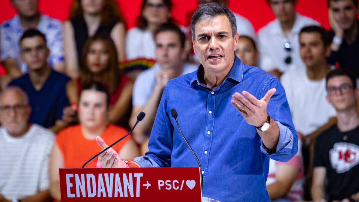 El presidente del Gobierno de España y secretario general del PSOE, Pedro Sánchez, interviene en un mitin electoral en Barcelona.