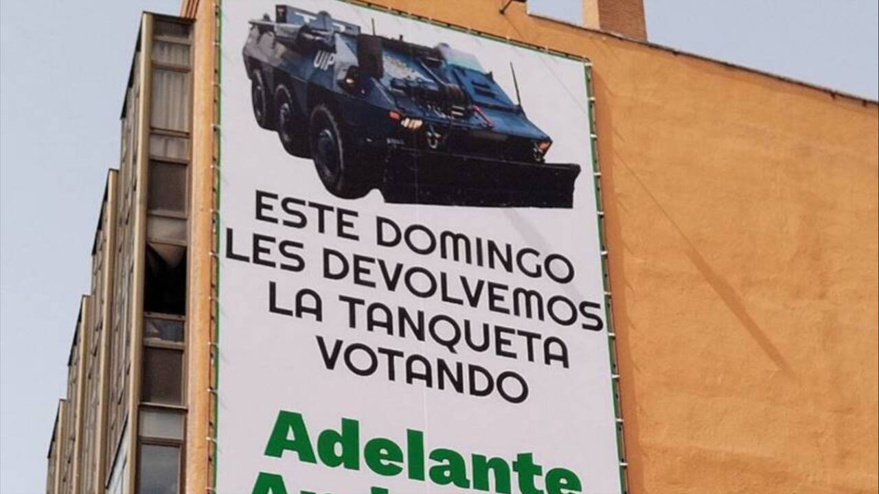 Lona desplegada por Adelante Andalucía en el barrio de Tetuán en Madrid.