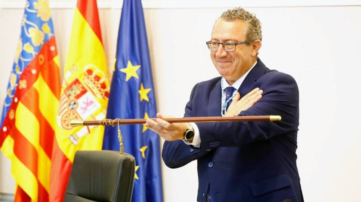 Toni Pérez jurando el cargo de presidente de la Diputación de Alicante