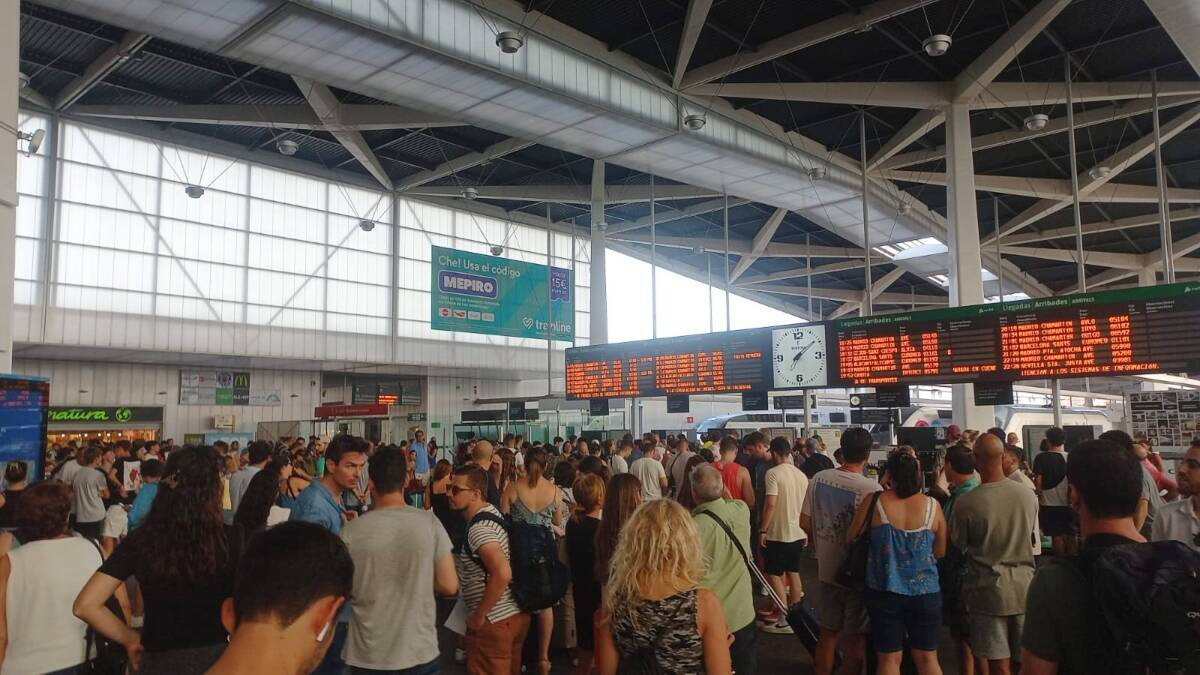 Estación Joaquín Sorolla, Valencia en pleno caos por la incidencia en los trenes de alta velocidad 