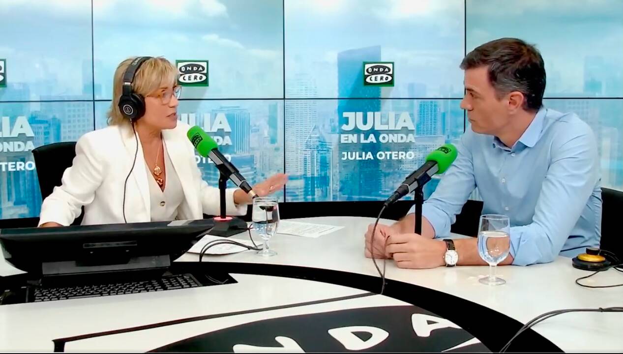 Julia Otero y Pedro Sánchez, en la entrevista del viernes.