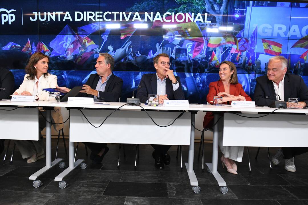 Funez, Bendodo, FEij´´o, GAmarra y González Pons durante la reunión de la Junta Directiva Nacional del Partido