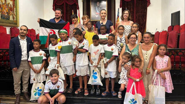 Elche da la bienvenida a niños saharauis en el programa 'Vacaciones en Paz'