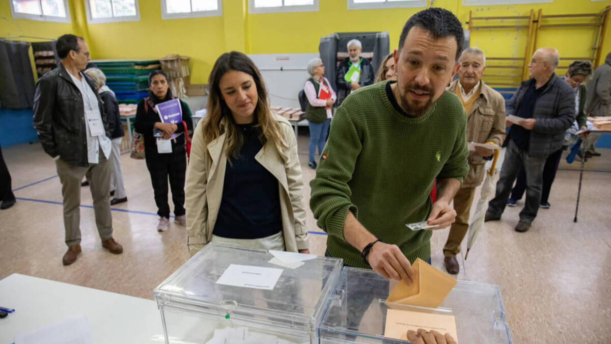 Pablo Iglesias votando, junto a Irene Montero, en las últimas elecciones municipales y autonómicas. 