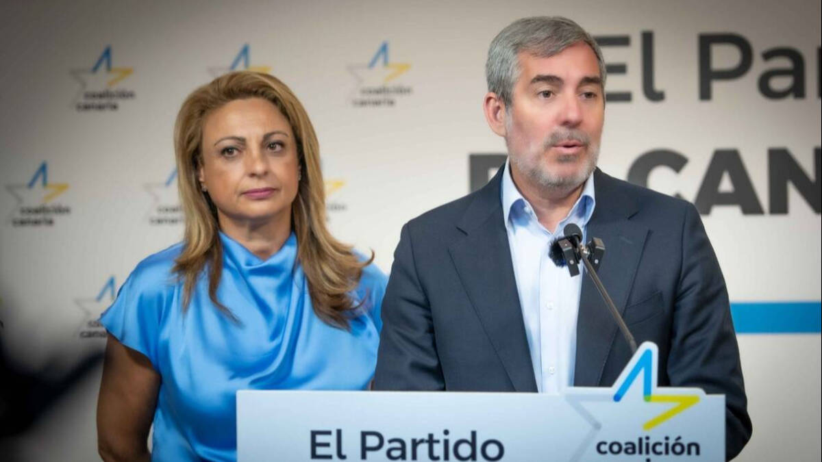 La candidata de CC al Congreso de los Diputados, Cristina Valido, y el secretario general, Fernando Clavijo.