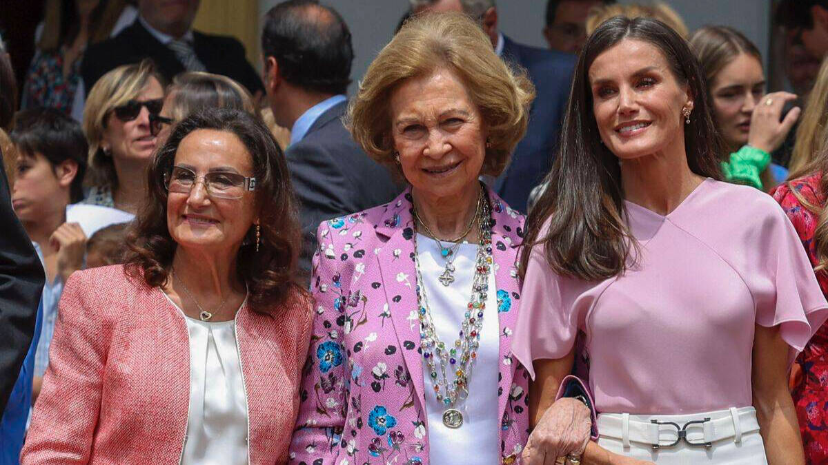 LAs Reinas Sofía y Letizia y Paloma Rocasolano, en una imagen reciente.