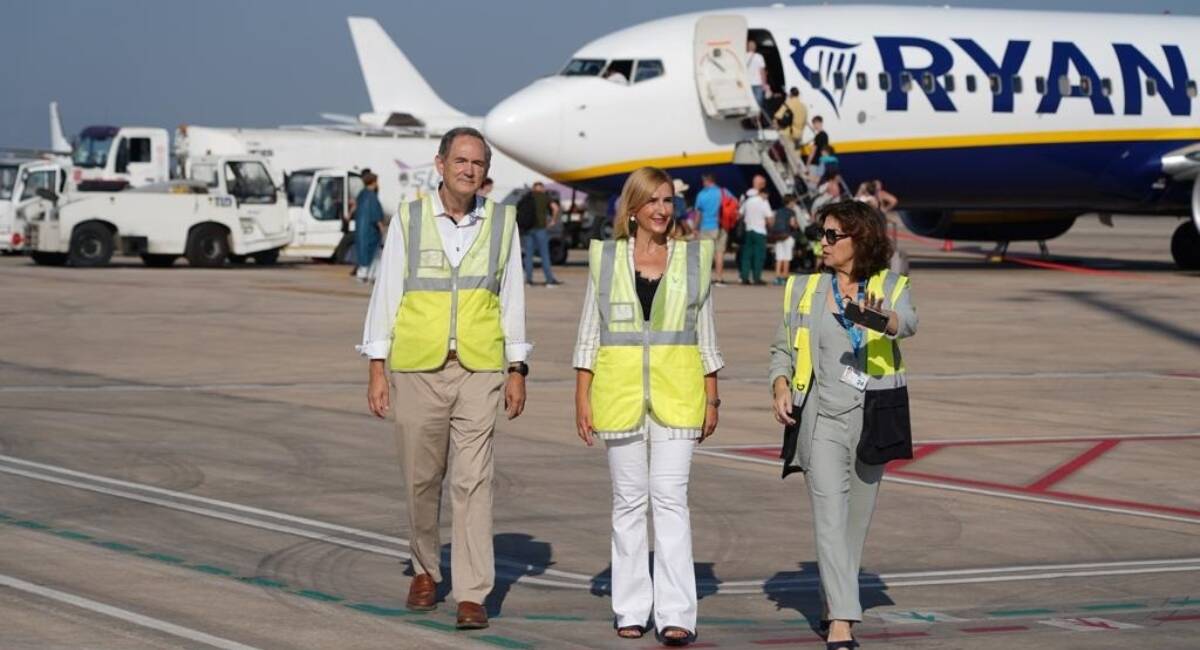 Salomé Pradas durante su visita al Aeropuerto de Castellón - GVA