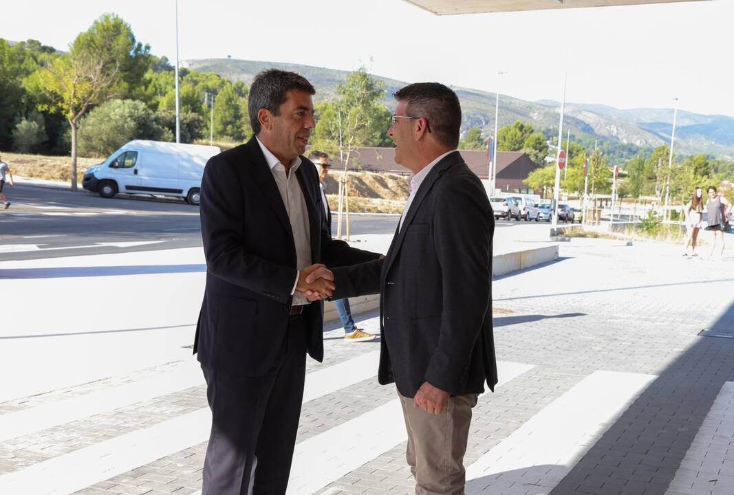 Carlos Mazón, president de la Generalitat, visita el Ayuntamiento de Ontinyent y a su alcalde, el exsocialista Jorge Rodríguez - GVA