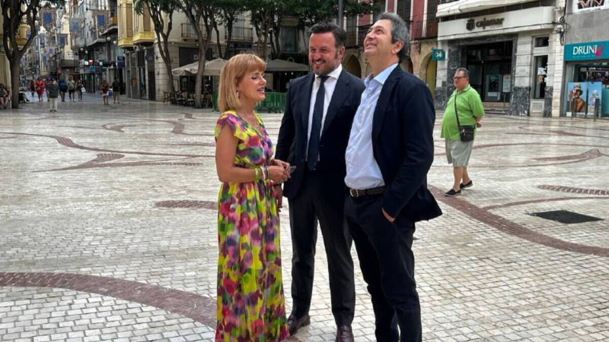 El vicepresidente de la Generalitat, Vicente Barrera, junto al alcalde de Elche, Pablo Ruz