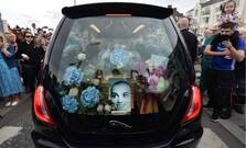 El funeral de Sinéad O'Connor reúne a cientos de fans en Irlanda