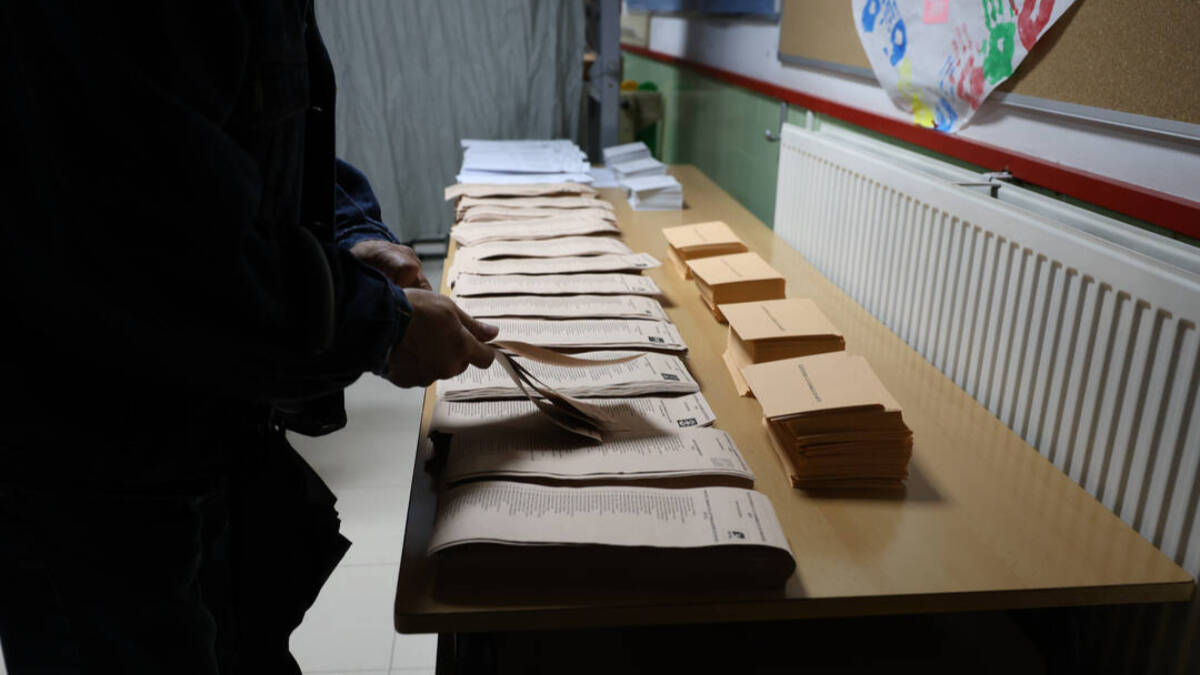 Papeletas para votar en un colegio electoral en Madrid.