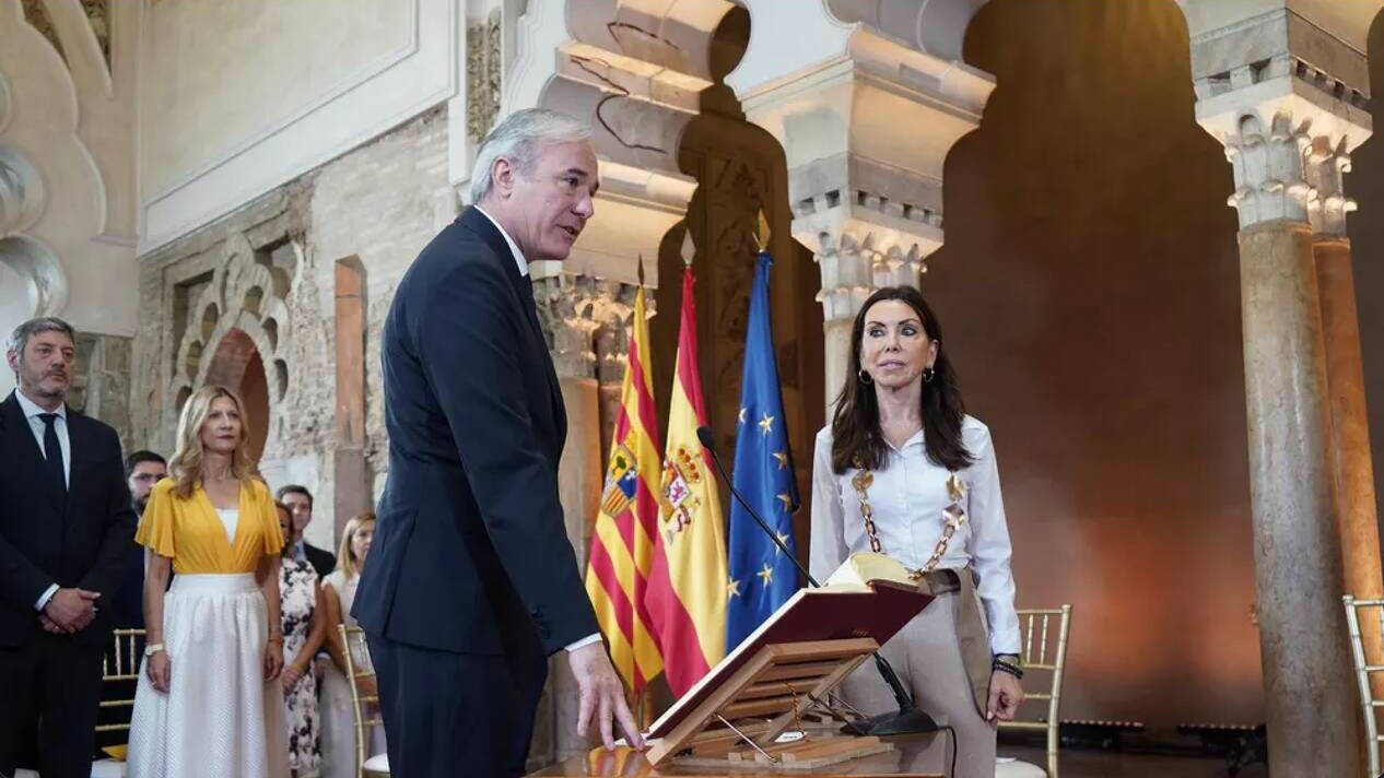 Jorge Azcón, el nuevo Presidente de Aragón, tomando posesión