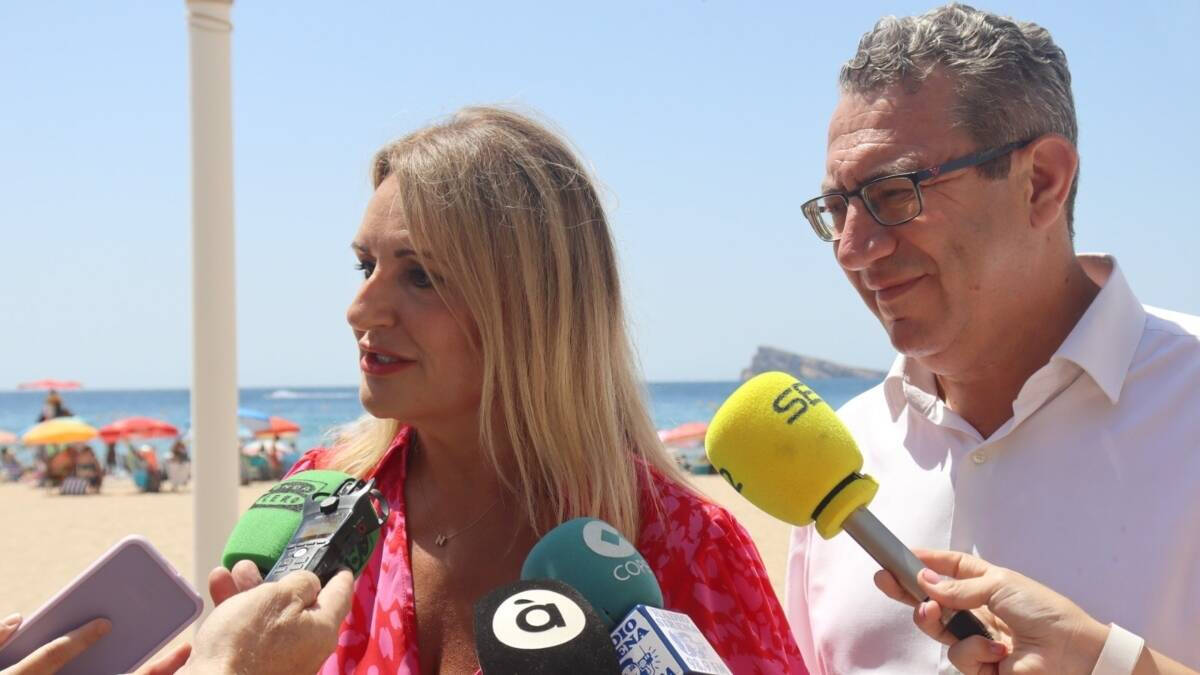 Nuria Montes y Toni Pérez en declaraciones a los medios