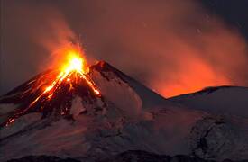 Espectacular erupción nocturna del Monte Etna
