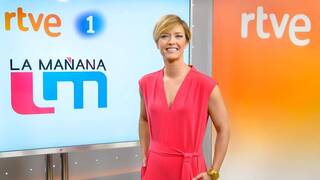 El apasionado beso de la presentadora de TVE con su novia impacta en Marbella