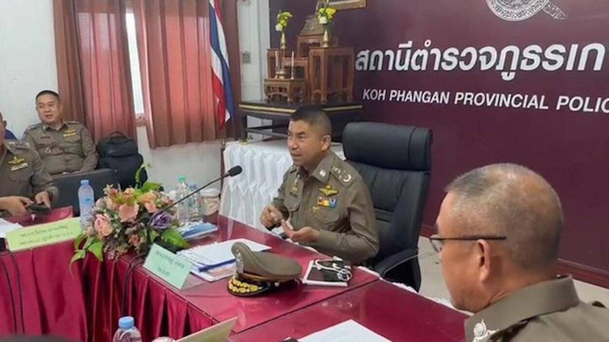 Surachate Hakparn, subdirector de la policía tailandesa, compareció en una multitudinaria conferencia de prensa.