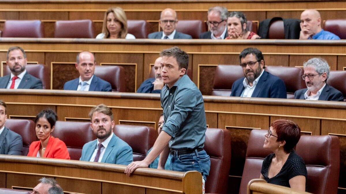 El líder de Más País, Íñigo Errejón, jura la Constitución durante la Sesión Constitutiva de la XV Legislatura en el Congreso de los Diputados, a 17 de agosto de 2023, en Madrid (España)
