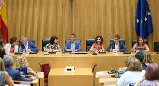 Sánchez ignora el valenciano y el Consell de Mazón replica