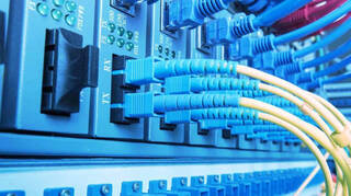 La CNMC aprueba los precios de Telefónica por el alquiler de su fibra NEBA