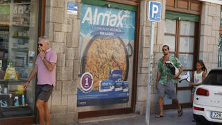 Vicent Mompó y los hosteleros valencianos contra Almax: “menosprecia la paella”