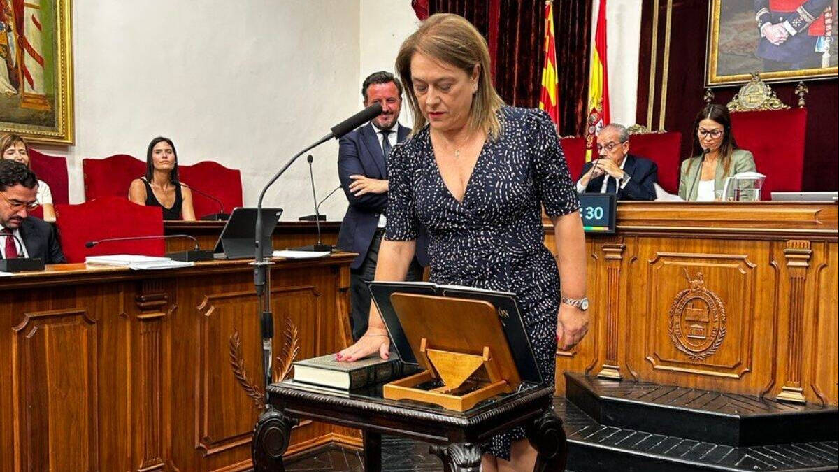 Toma posesión Caridad Martínez como nueva Concejal del Ayuntamiento de Elche.