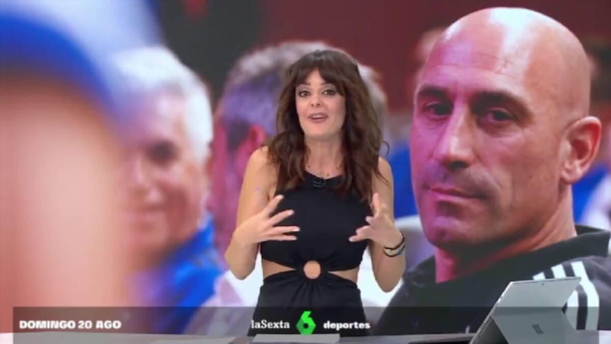 María Martínez en el informativo donde contaba la noticia del beso entre Luis Rubiales y Jenni Hermoso.