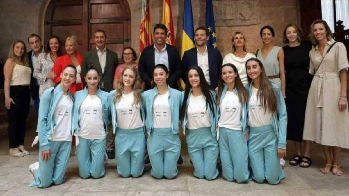 La foto de Carlos Mazón con las gimnastas que tergiversa la izquierda