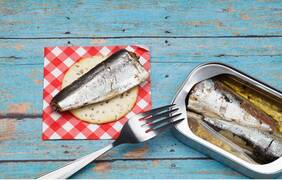 8 propiedades saludables de las sardinas de lata en aceite