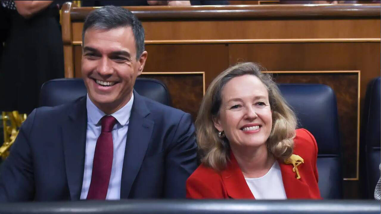 Pedro Sánchez junto a Nadia Calviño en el Congreso